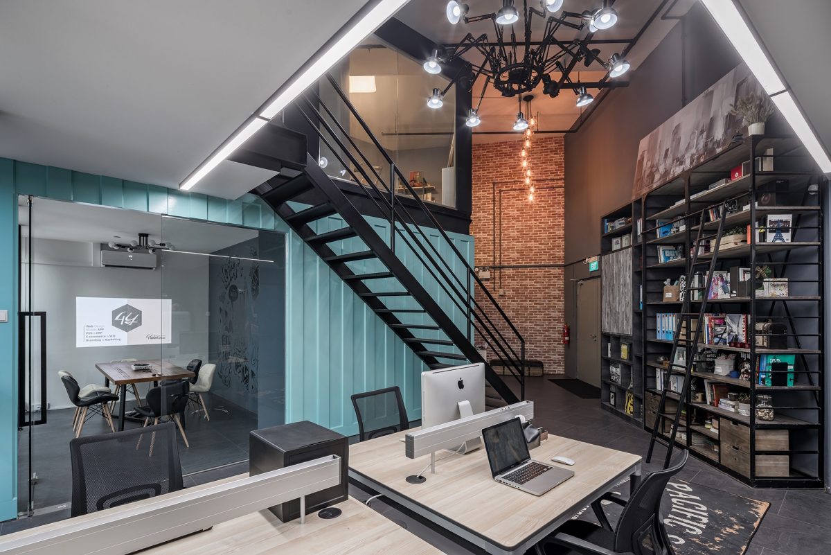 Unique-Office-Design-in-Container-Concept-thumbnail-photo-2