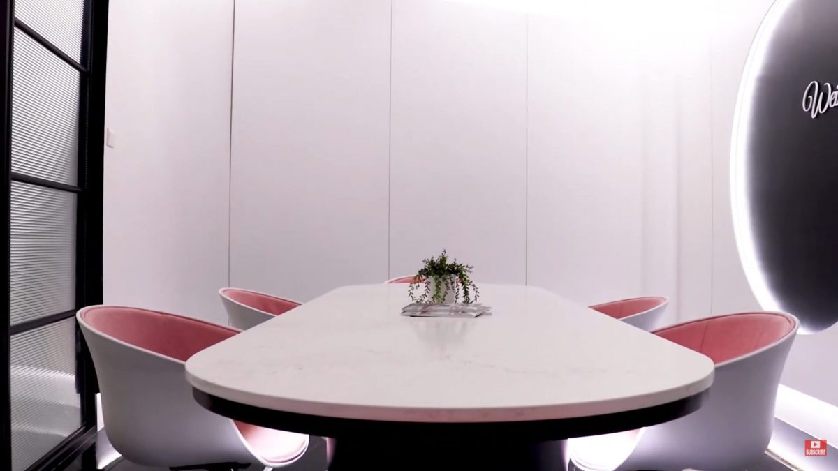 feature_caesarstone_weiken_meeting-room_table
