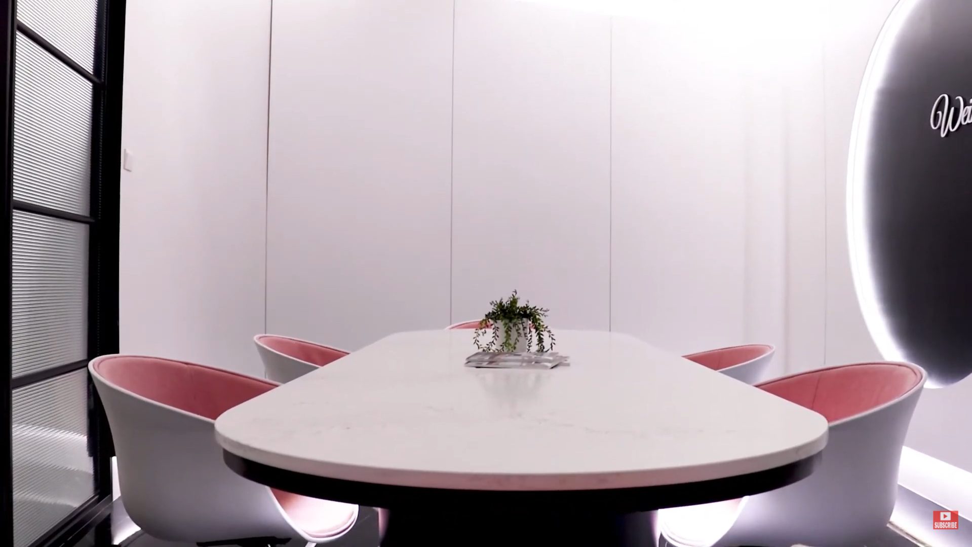 feature_caesarstone_weiken_meeting-room_table