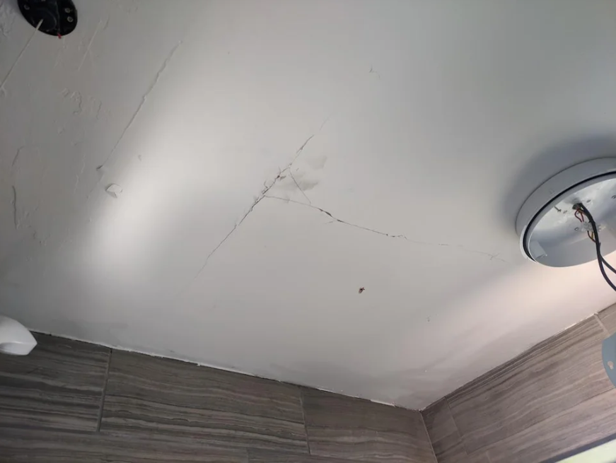 ceiling-crack